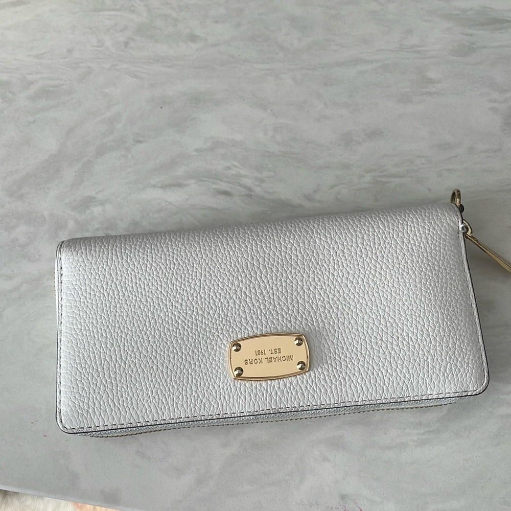 Michael Kors wallet - Picture 1 of 6